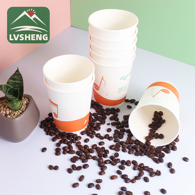 Koffiebekers met één muur